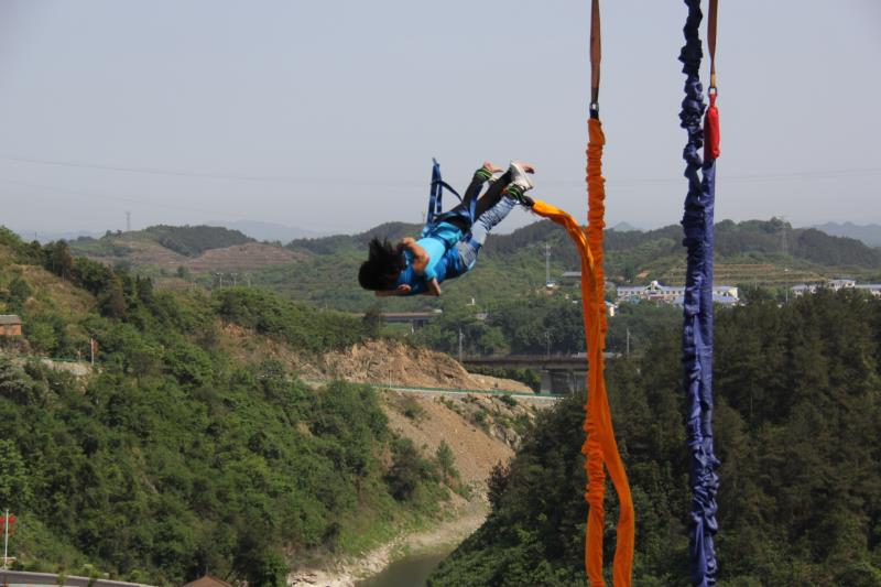 十堰武当山快乐谷户外团建拓展培训基地